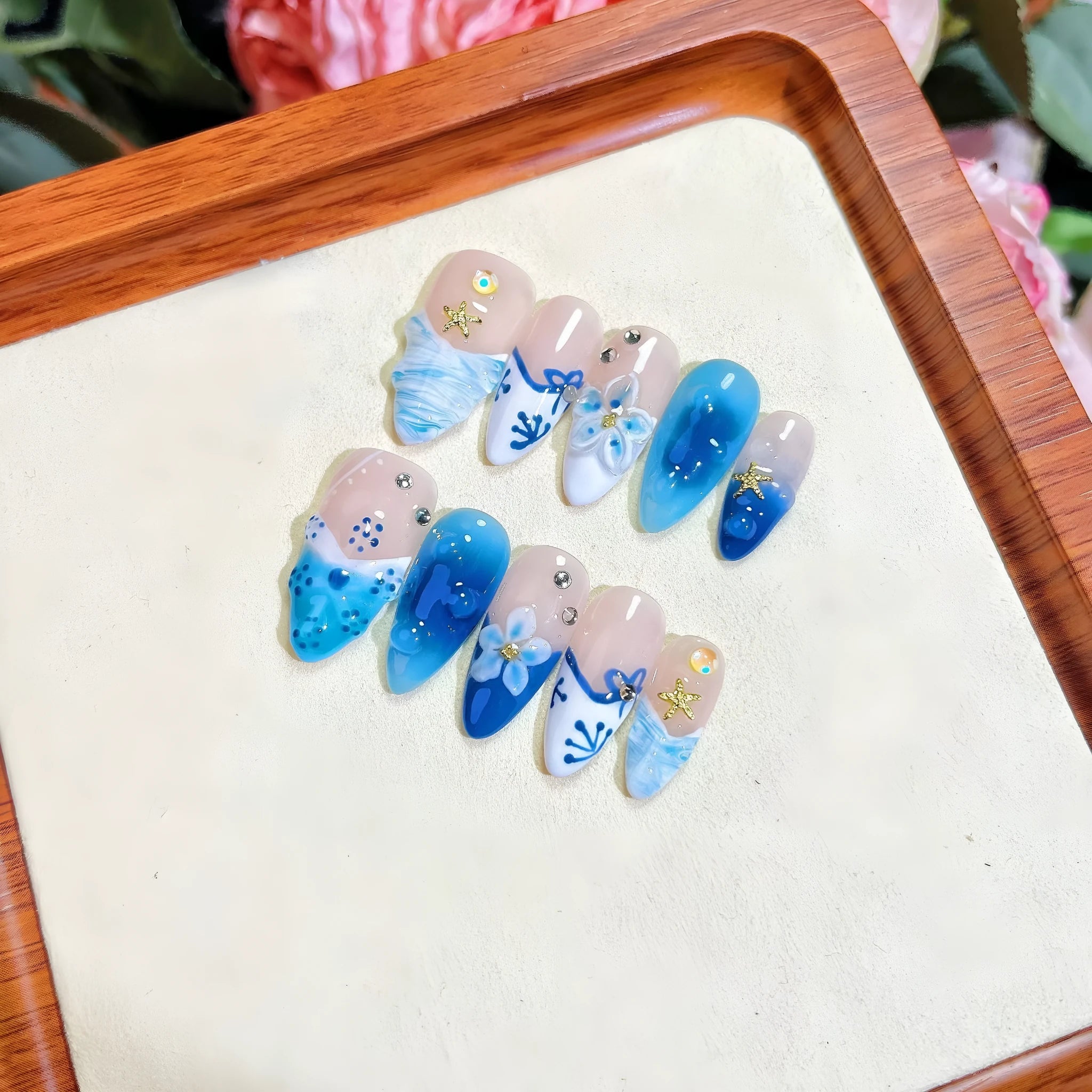 Blue hand-painted carved summer ice transparent plastic fake nails in sizes XS, S, M, L