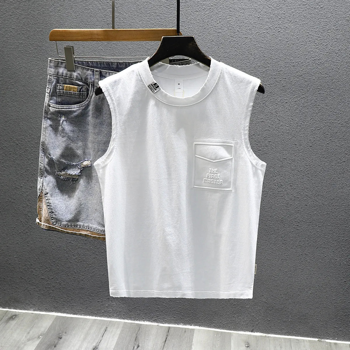 Cotton sleeveless t-shirt in loose fit with straight hem design for fitness and casual wear