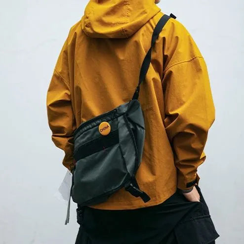 Men's loose hooded windproof jacket with three-dimensional side seam pockets in black, yellow, or green, sizes M to XXXL