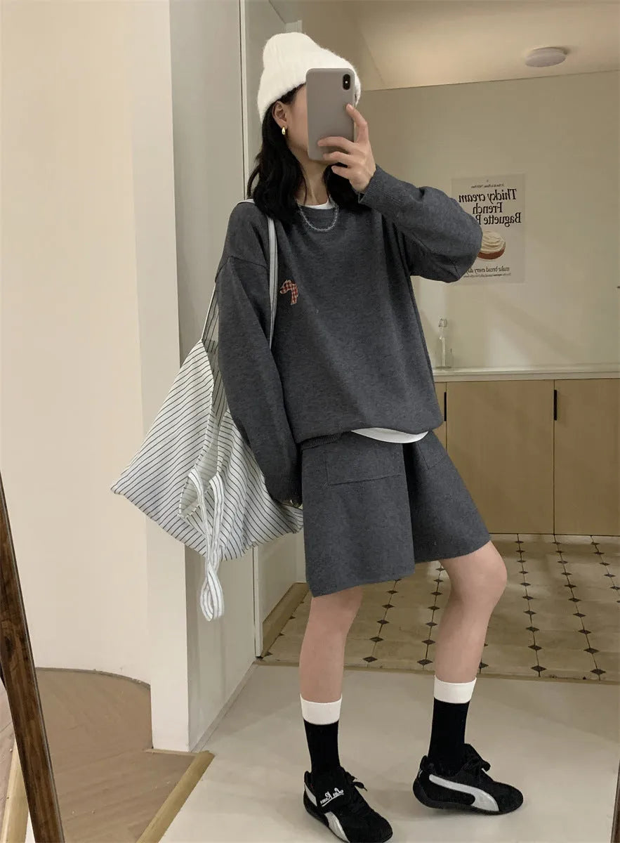 Women's knitted sweater and shorts suit in imitation cashmere fabric with embroidery detail