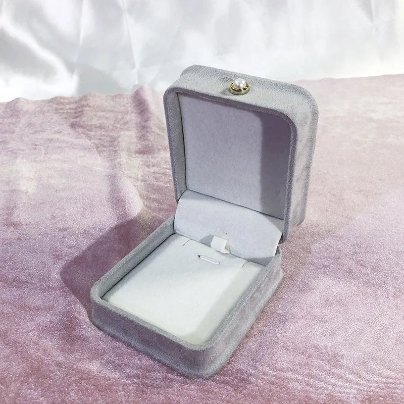 Fashion flannel waist-tight jewellery box with pearl buckle in light green for ring storage