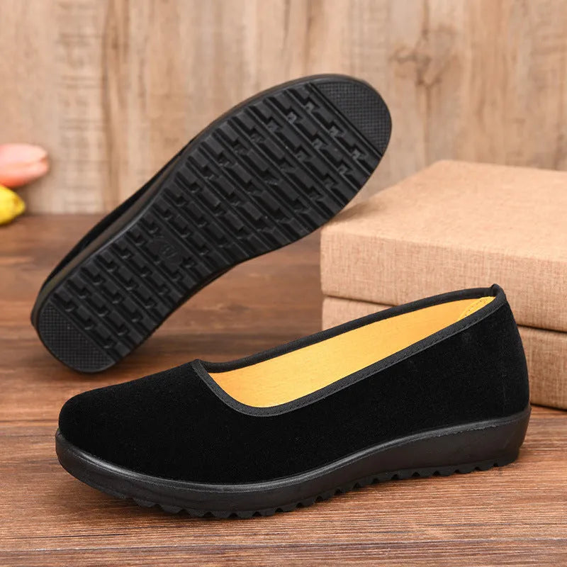 Black women's Old Beijing cloth shoes with flannel upper, cotton lining, flat polyurethane sole, round toe, sizes 34-41