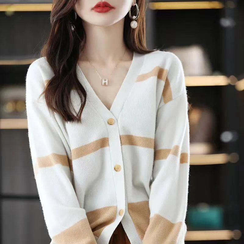 Women's V-neck cardigan with 3D striped pattern in slim fit free size