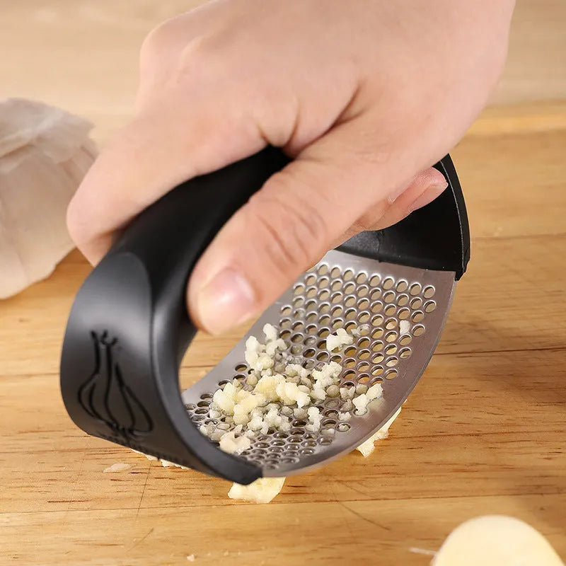 304 stainless steel garlic press with PP handle in green colour