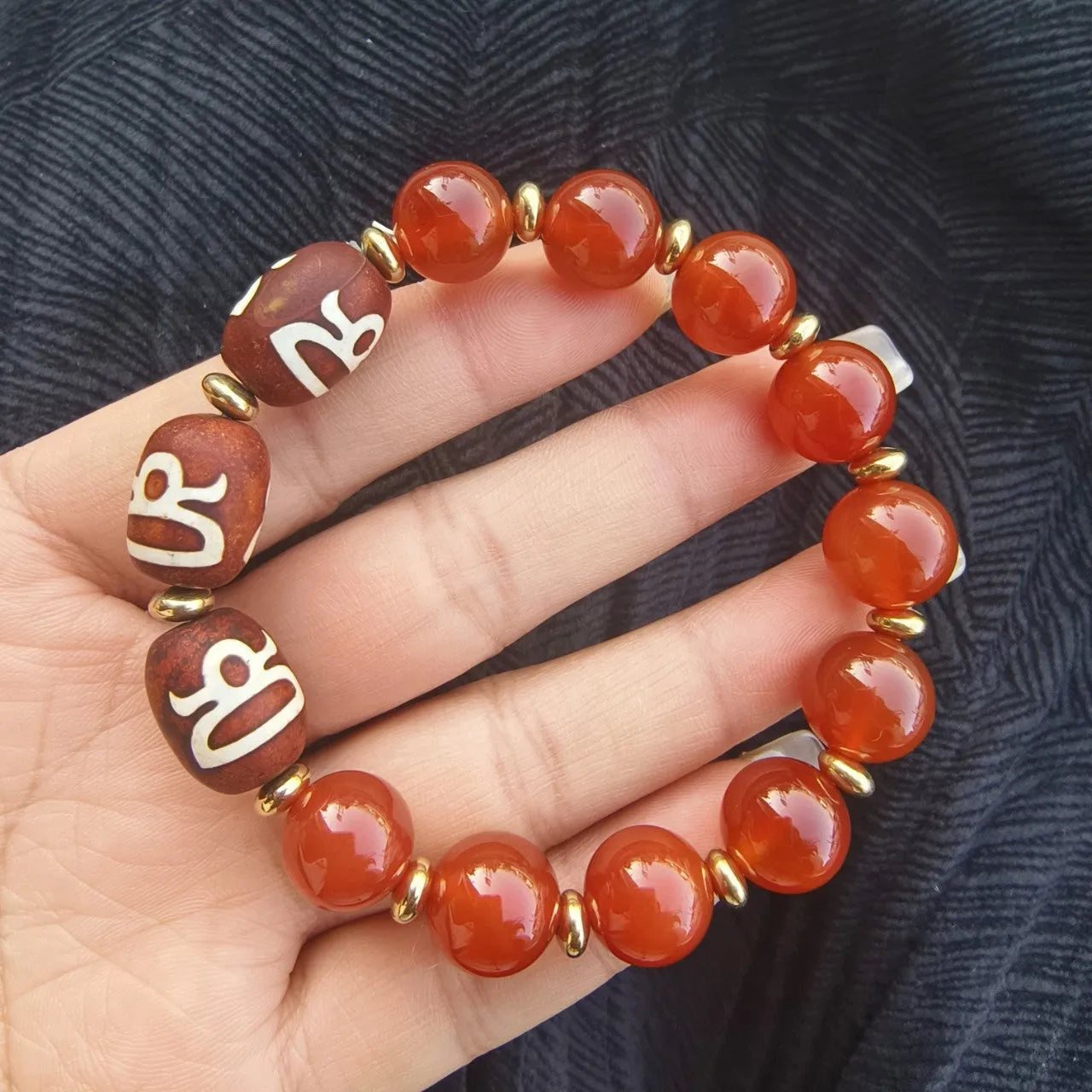 Distressed agate Tibet beads bracelet with three eye dzi design and polished stone beads