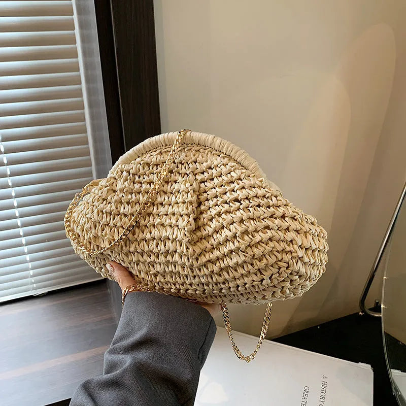 Shell-shaped straw shoulder bag for women with chain strap accents in beige colour