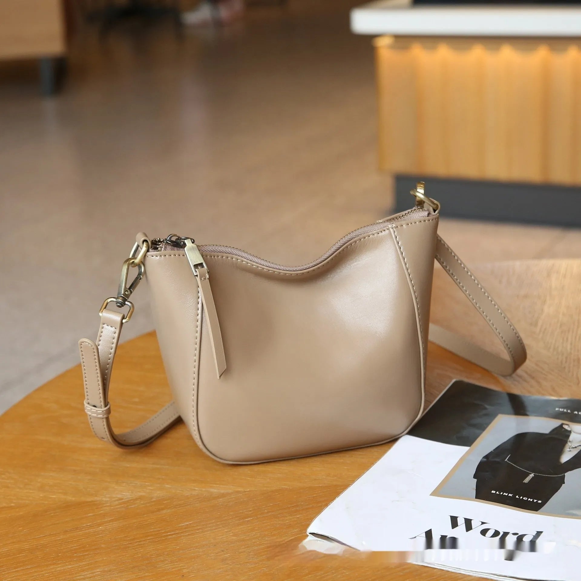 Ladies' top-grain leather handbag in vertical square shape with single strap, 18cm tall, in milk apricot colour