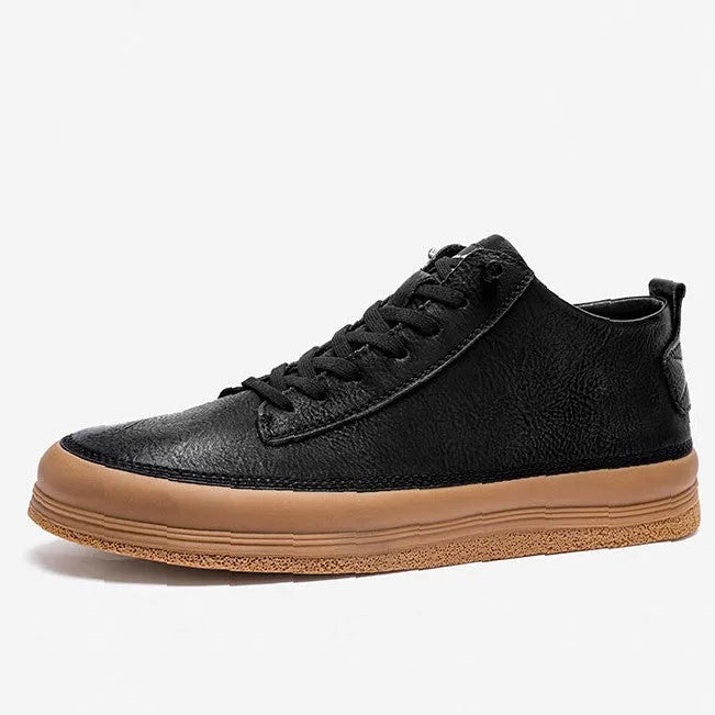 Men's black casual leather shoes with round toe and lace-up lanyard on a white background.