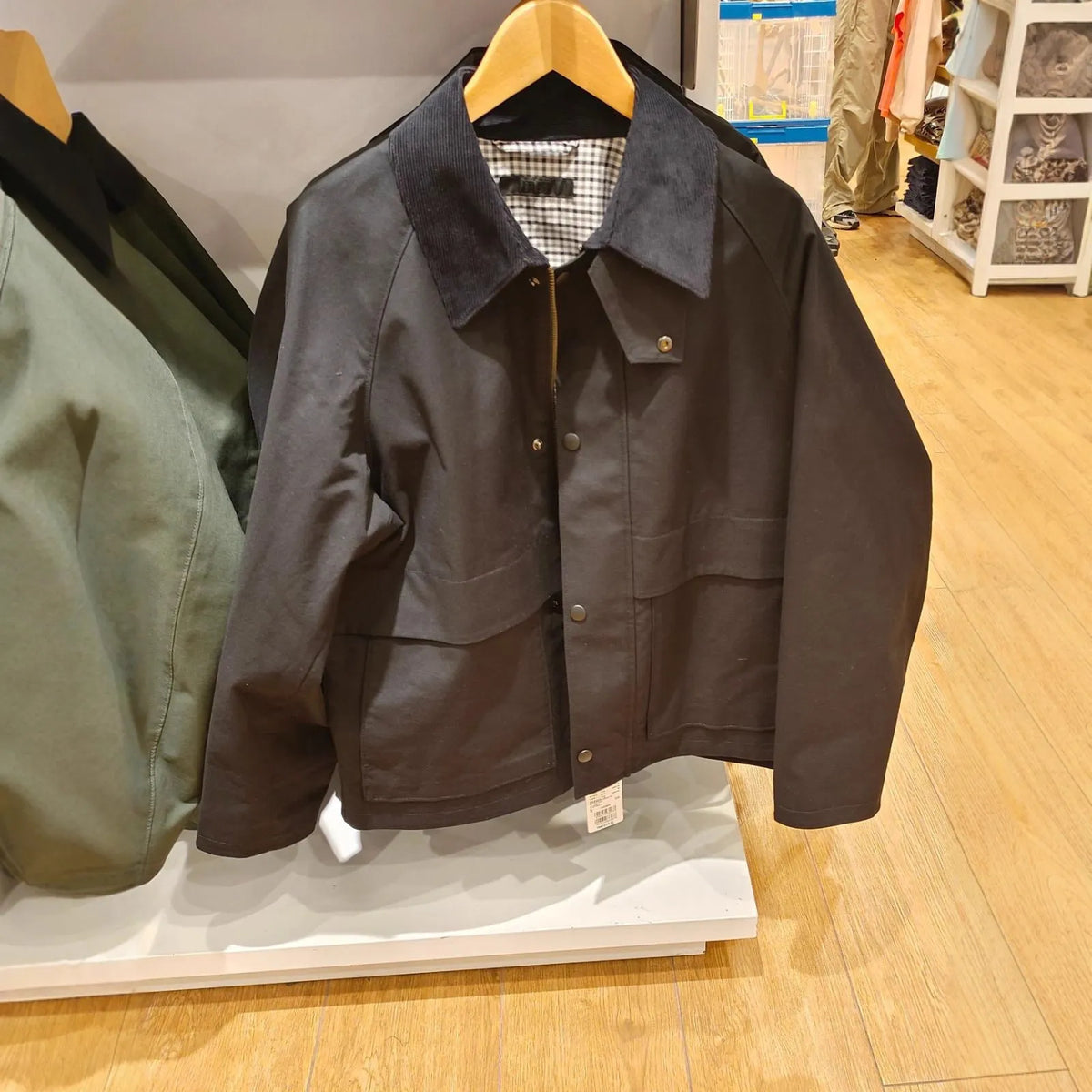 Japanese men's casual short jacket in black, loose fit, thin polyester with 95% cotton lining and slit pocket