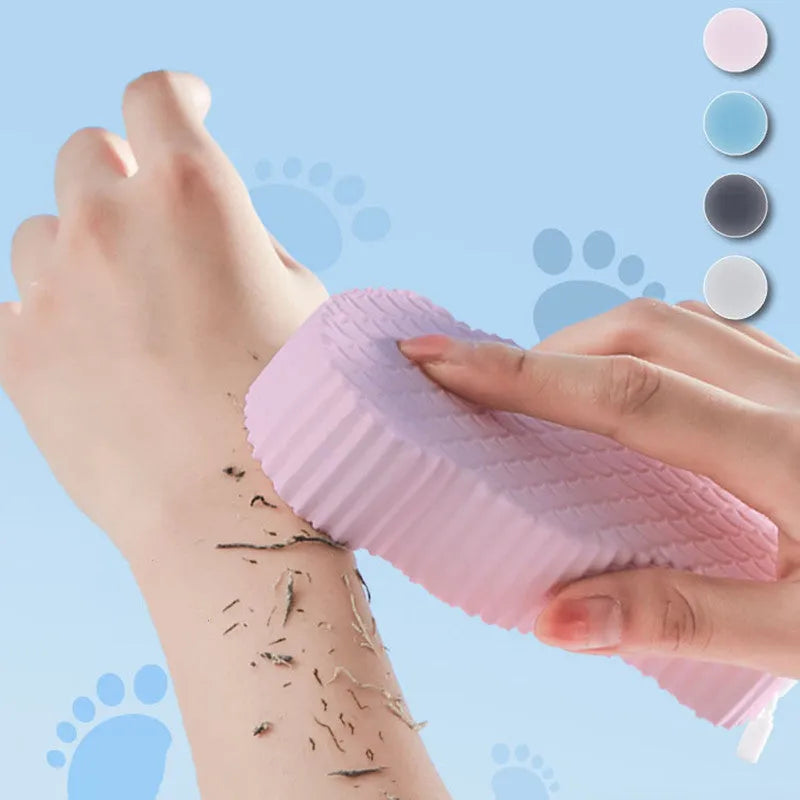 White 3D bath sponge with fish scale exfoliating pattern, shown next to grey, pink, and light blue versions.