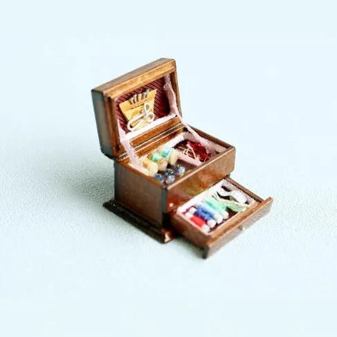 Miniature vintage sewing machine wooden ornament with double-layer birch wood construction