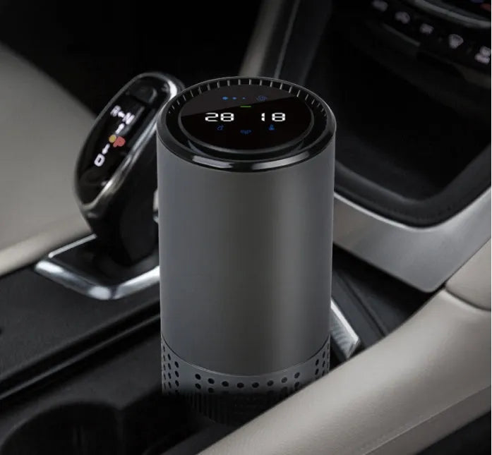 Aluminium alloy car air purifier with display screen and USB cable for 7-seat vehicles.