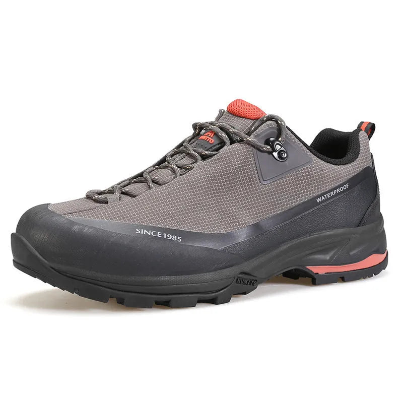 Men's low-top mountain climbing shoes with lace-up front and non-slip rubber outsole