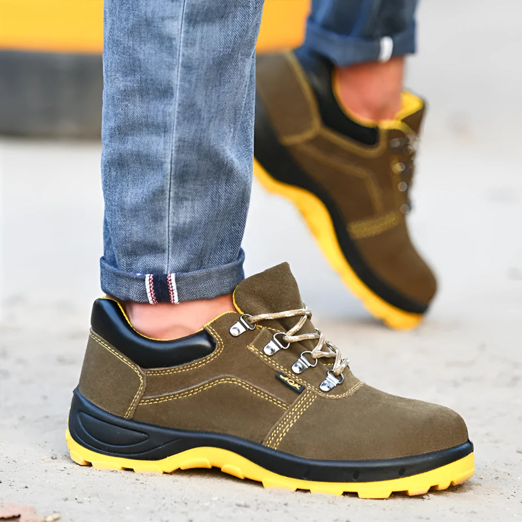 Bronze steel toe safety shoes with cow suede upper and anti-skid sole