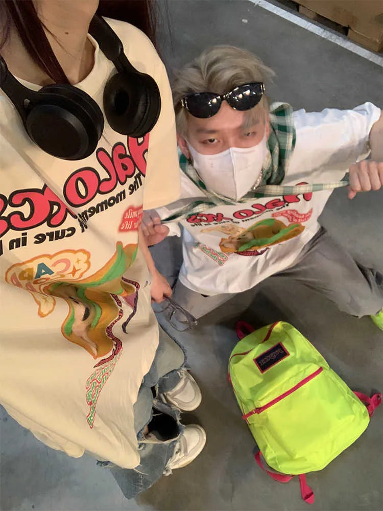 Cartoon hamburger and dog printed cotton t-shirt in loose fit with round neck
