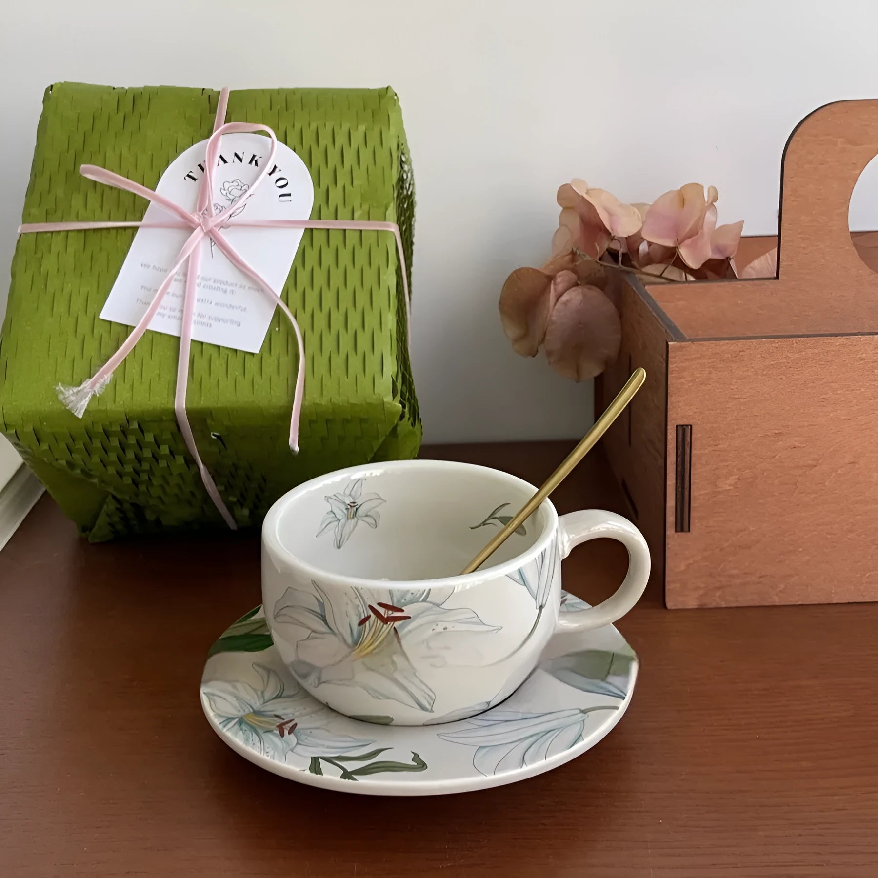 Chinese style Lily Wild Series ceramic cup set with plate, round bead or petal shape, pottery construction, straight drink lid