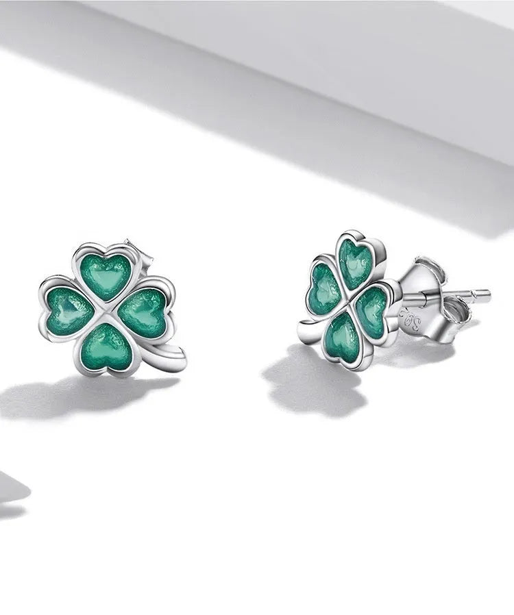 White gold plated 925 silver four-leaf clover stud earrings with green dripping oil, 1.0 x 0.8cm