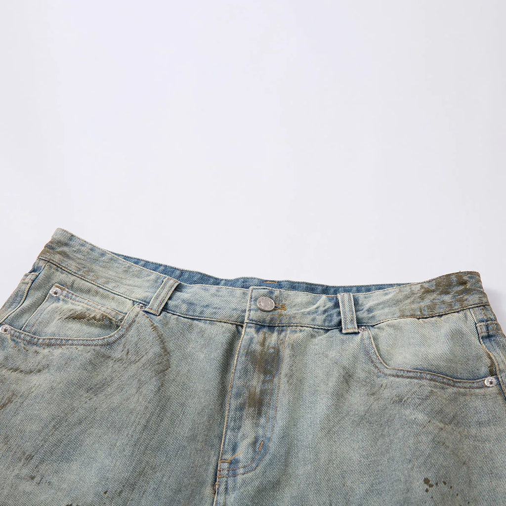 Blue cropped denim middle pants with straight leg and zipper fly closure