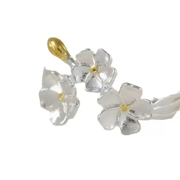 Adjustable open mouth jasmine flower ring with three-dimensional floral design