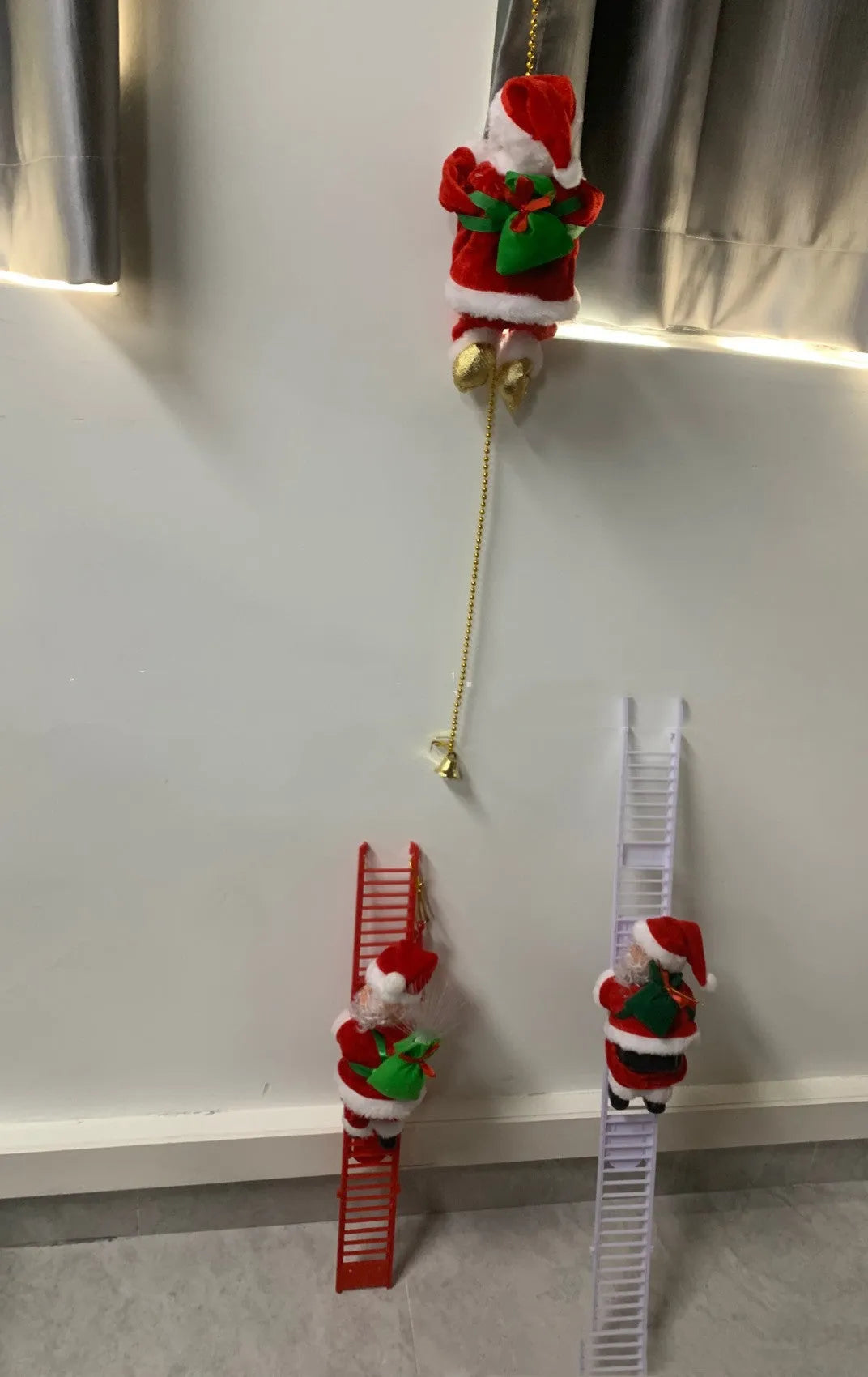 Electric Santa Claus climbing ladder plastic Christmas decoration for party displays