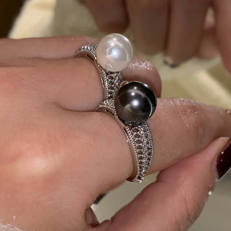 Geometric open copper ring for women with a black pearl style and adjustable opening