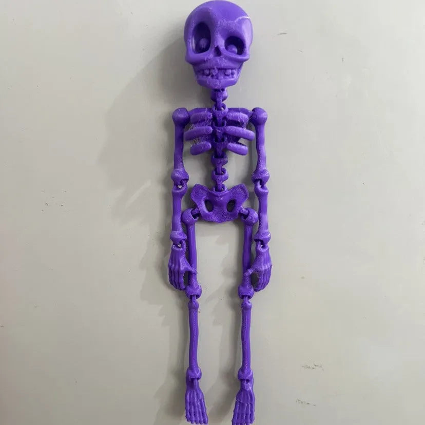 3D printed skull refrigerator magnet showing dimensional details and 18cm height proportions