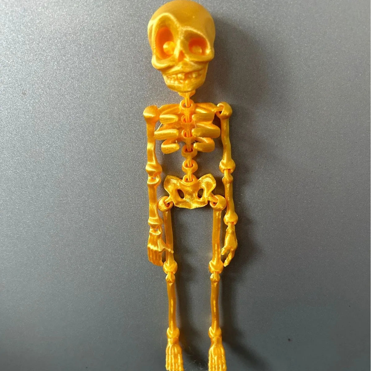 3D printed skull refrigerator magnet showing dimensional details and 18cm height proportions