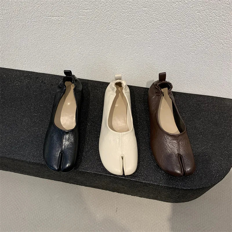 Women's Korean style chunky heel pumps with split toe horseshoe peas design in PU leather
