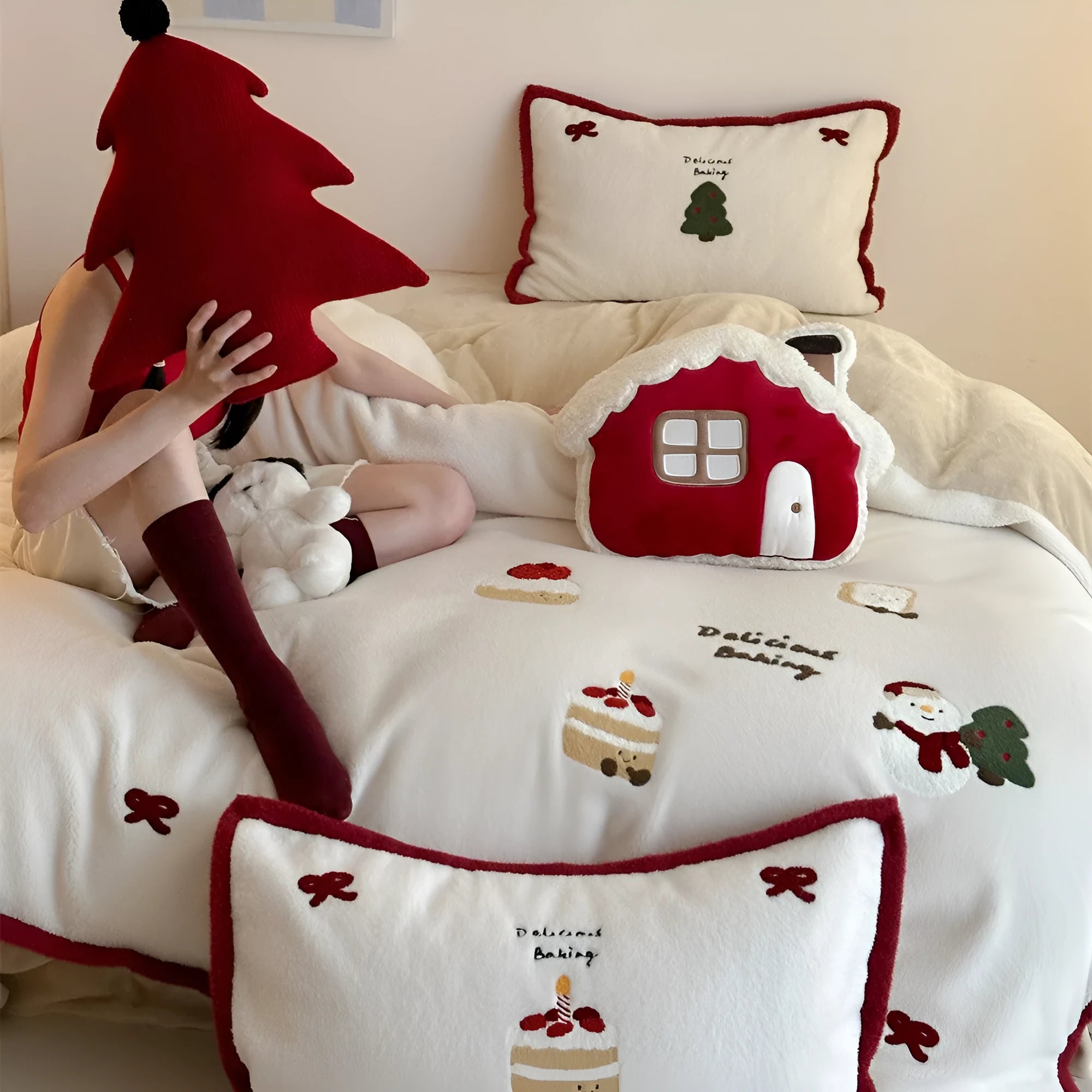 Christmas cartoon bedding four-piece set with xuefu milk pastry pattern on thickened polyester fabric