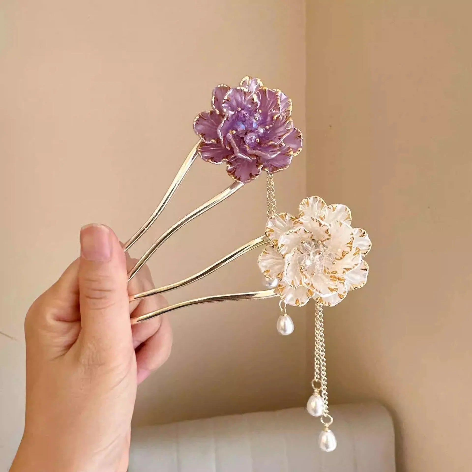 Retro peony flower tassel U-shaped hairpin for women in purple and white colour options