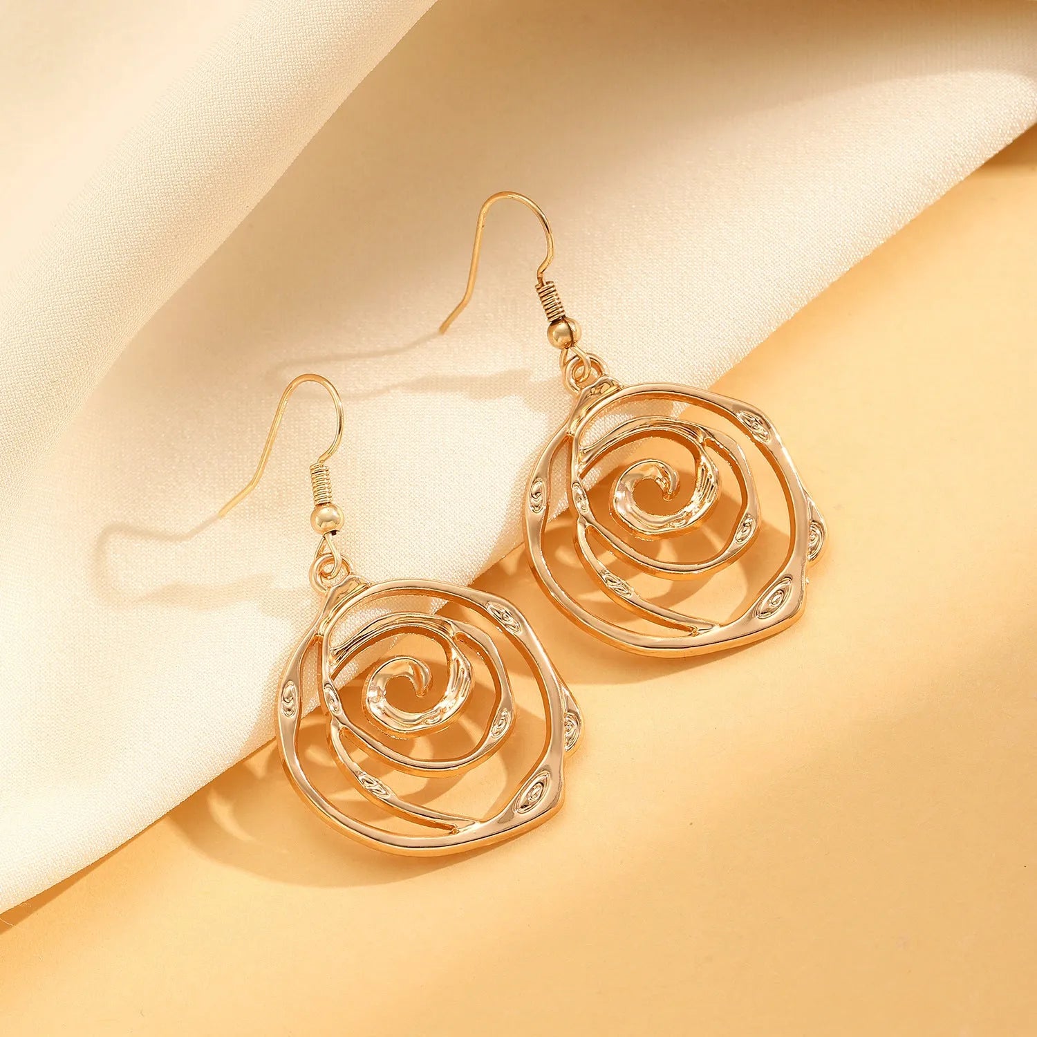 Women's spiral donut jewellery set with necklace, bracelet and earrings in gold or silver geometric design