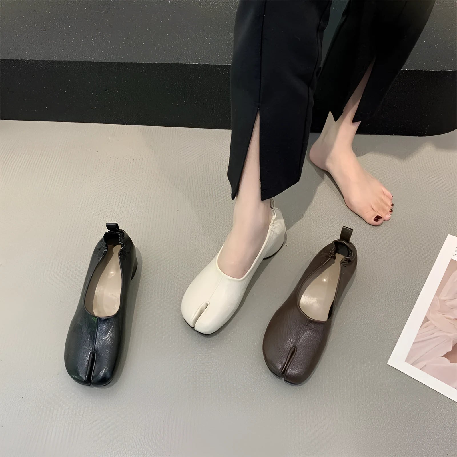 Women's Korean style chunky heel pumps with split toe horseshoe peas design in PU leather