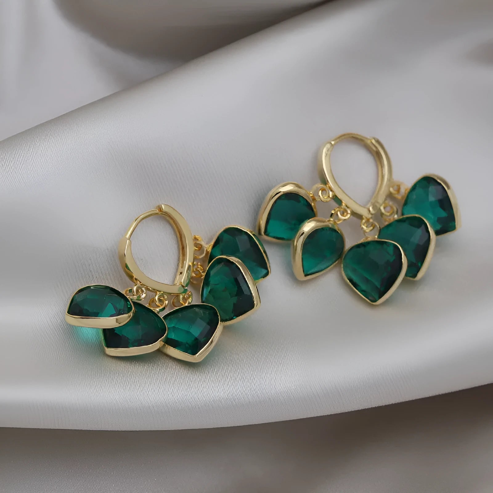 Green glass heart pendant ear clip earrings in Korean style with copper alloy construction