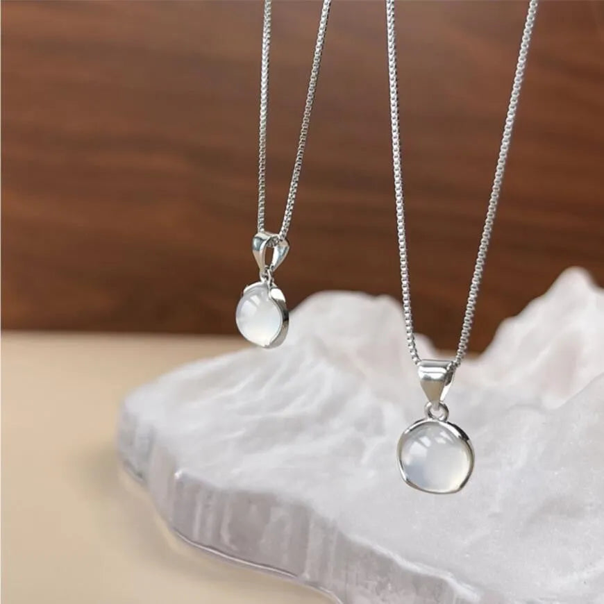 Women's adjustable Korean-style necklace with oval artificial crystal pendant and box chain
