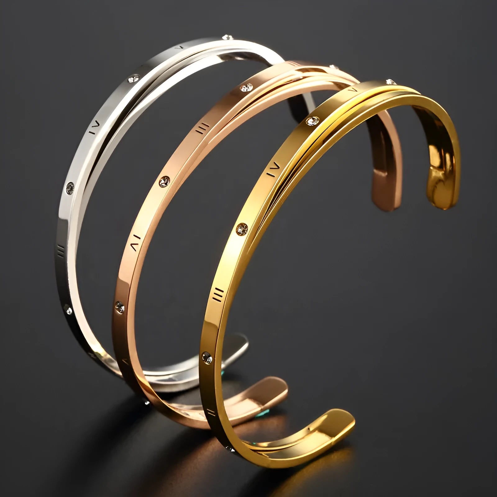 Open-ended stainless steel women's bracelet with zircon stones in rose gold colour.