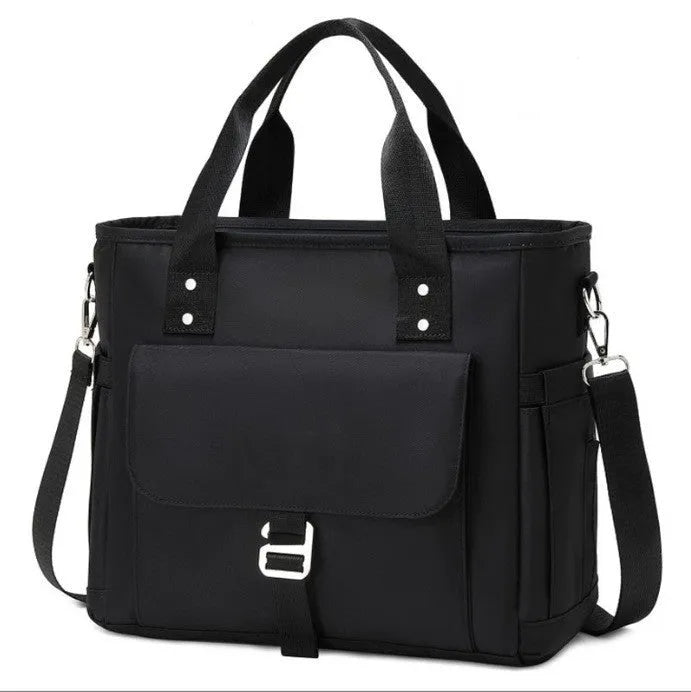 Cube-shaped hiking picnic bag in Oxford cloth with a removable shoulder strap and side pocket.