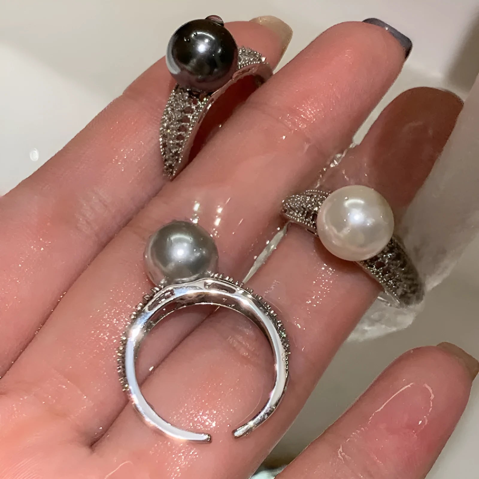 Geometric open copper ring for women with a black pearl style and adjustable opening