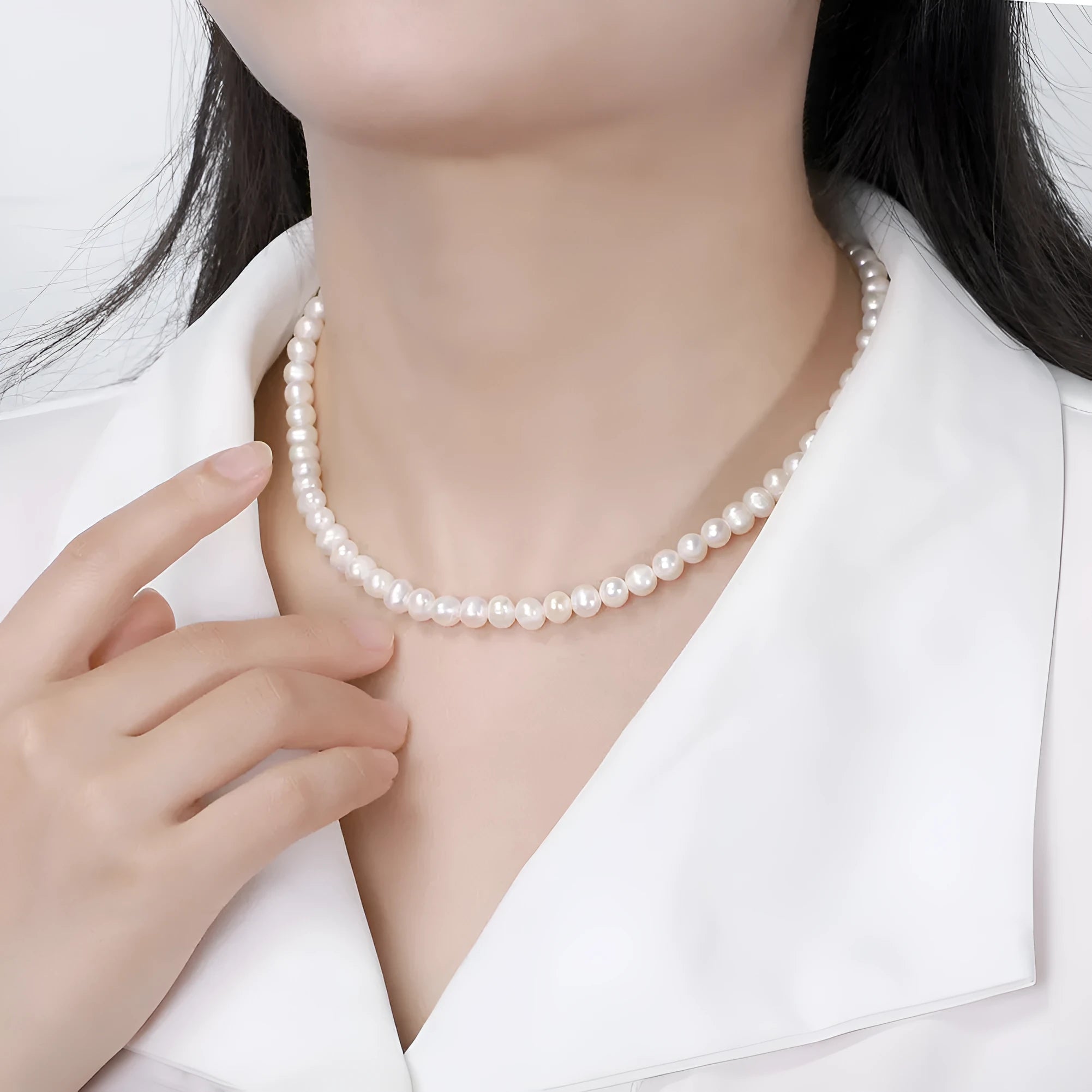 Women's adjustable silver necklace with natural freshwater pearls on a model