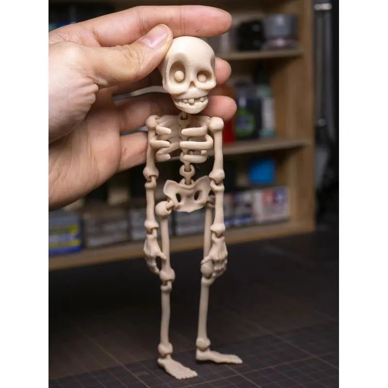 3D printed skull refrigerator magnet showing dimensional details and 18cm height proportions