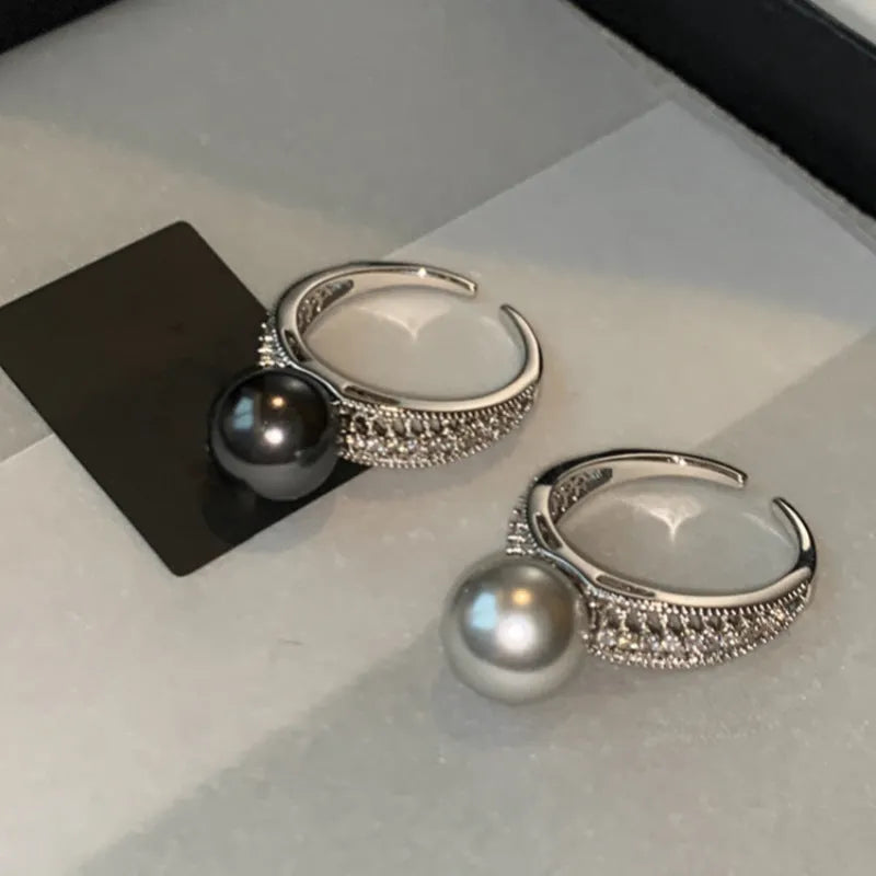 Geometric open copper ring for women with a black pearl style and adjustable opening