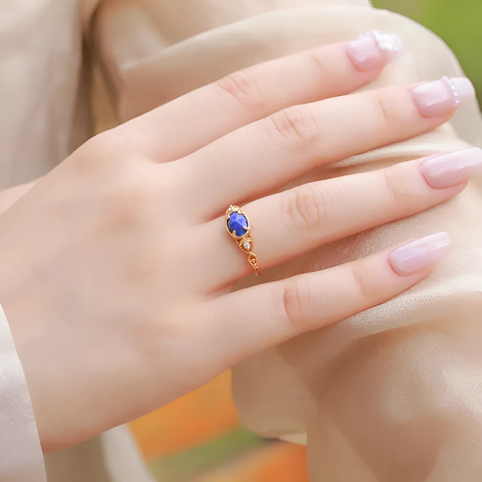 Geometric ellipse silver-colour alloy ring with a central natural lapis lazuli stone.