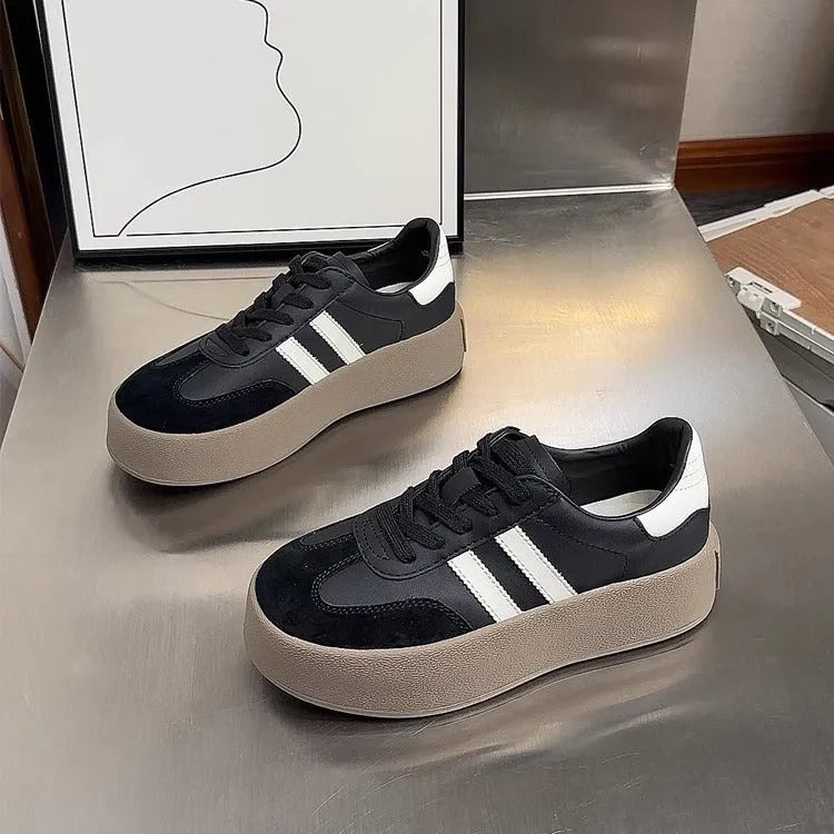 Women's vintage distressed leather casual sneakers with round toe and lace-up closure