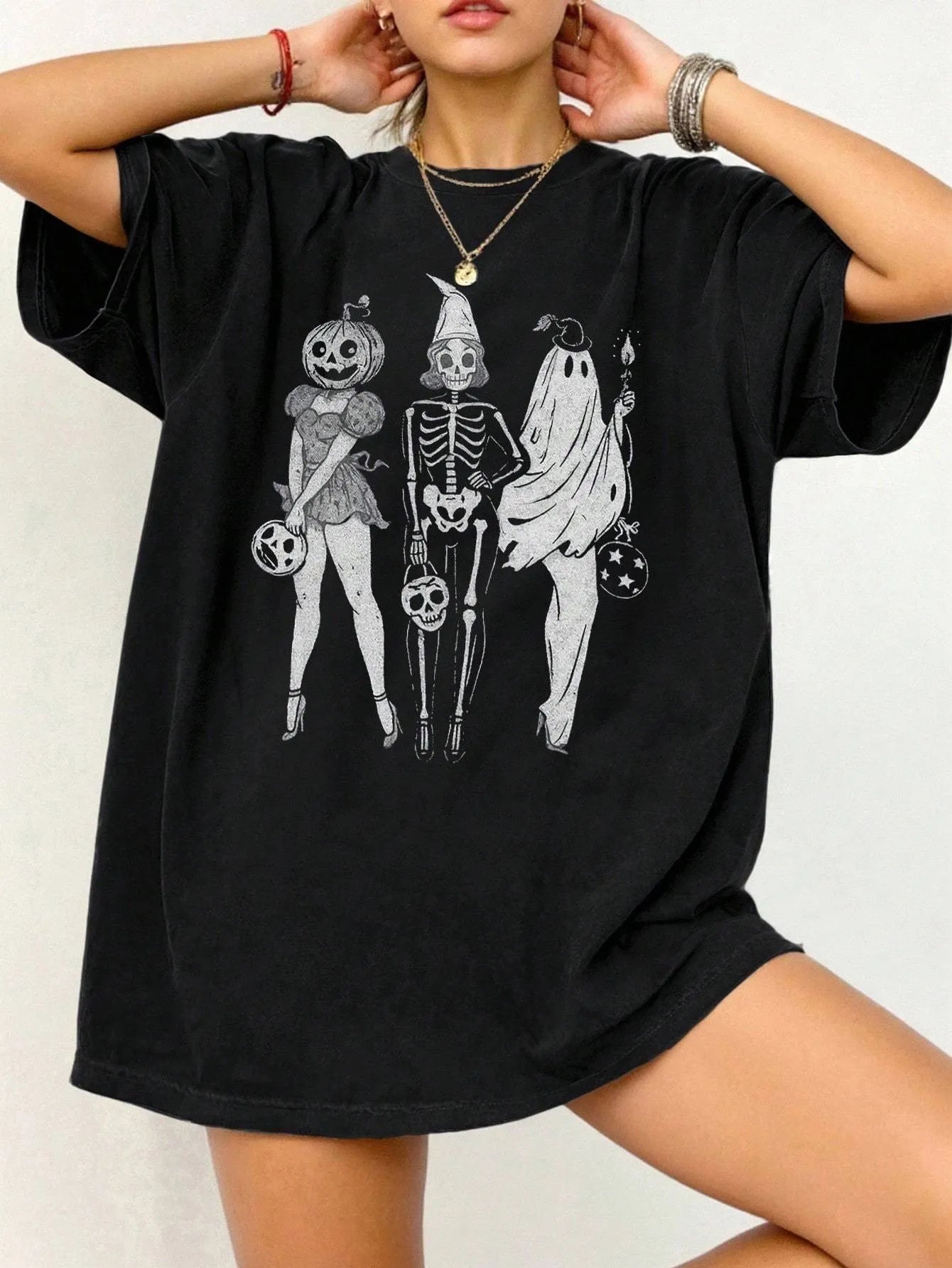 Loose fit cotton t-shirt in black with round neck and short sleeves on a hanger