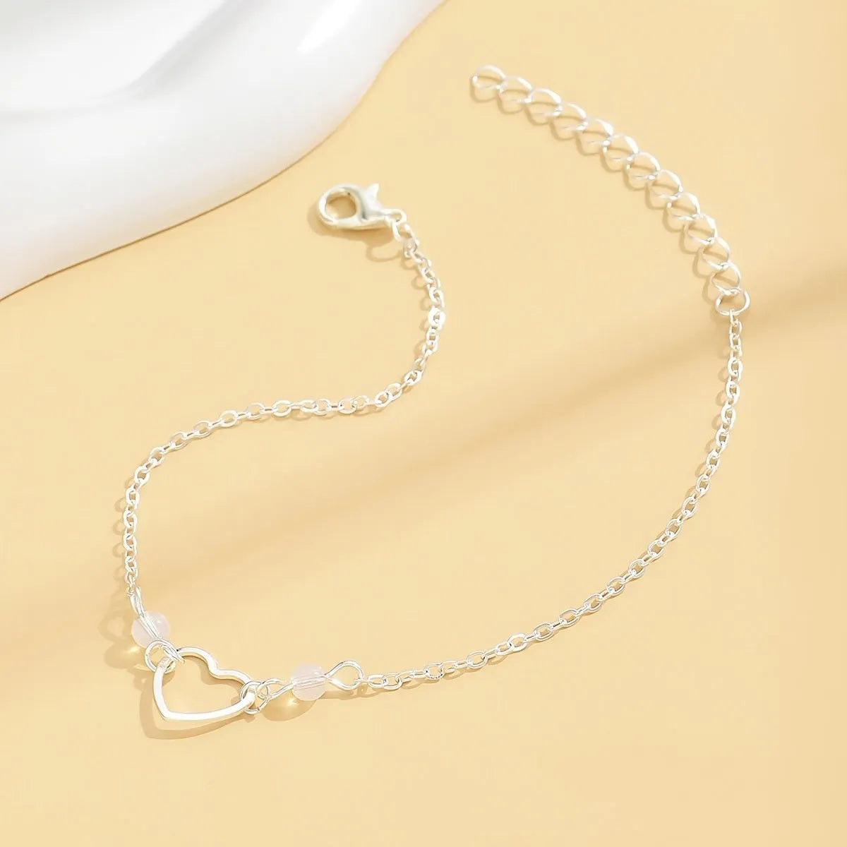 Women's adjustable ankle bracelet with heart-shaped geometric pendant in gold or silver alloy