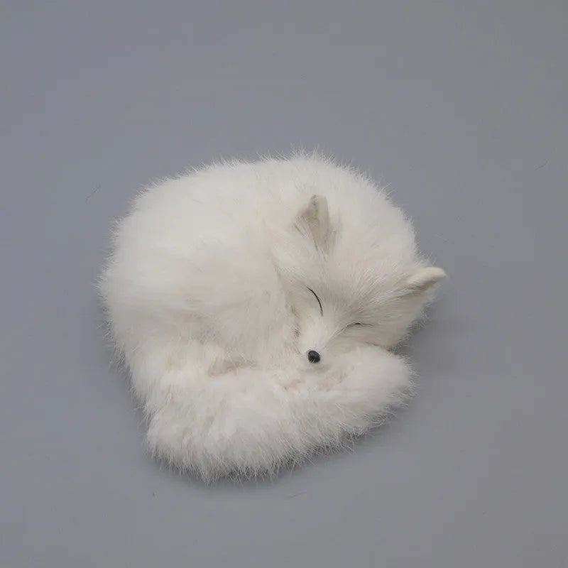 Artificial white fox fur handicraft decoration on a car dashboard, showing its 15cm size.