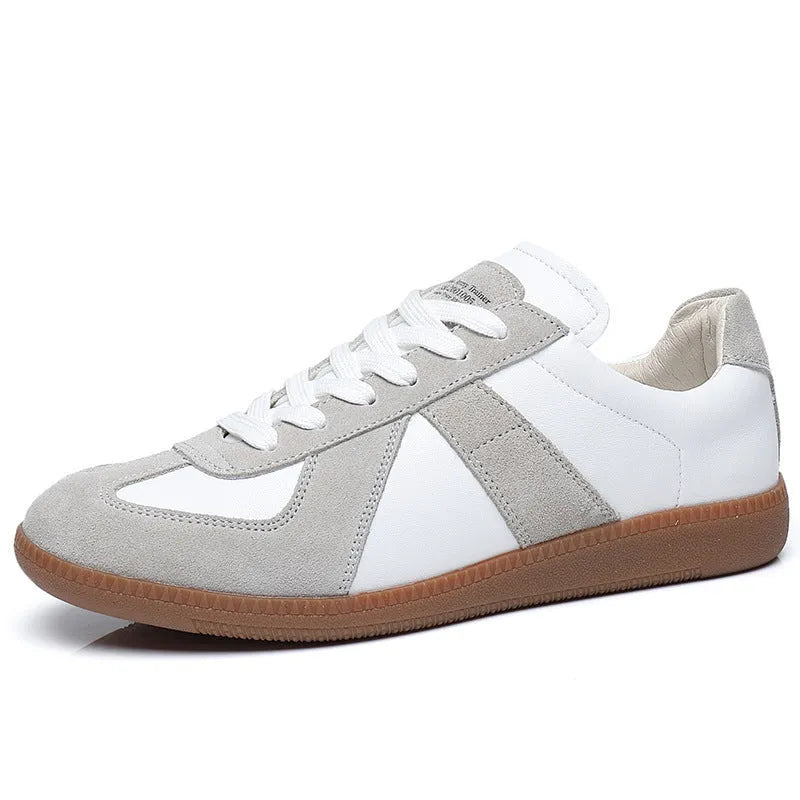 White Japanese-style retro low-top sneakers with round toe and flat rubber sole on a solid background.