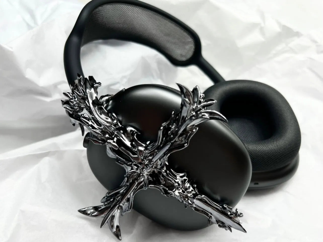 Gothic cross design resin hard case headphone cover for Apple AirPods Max in silver colour