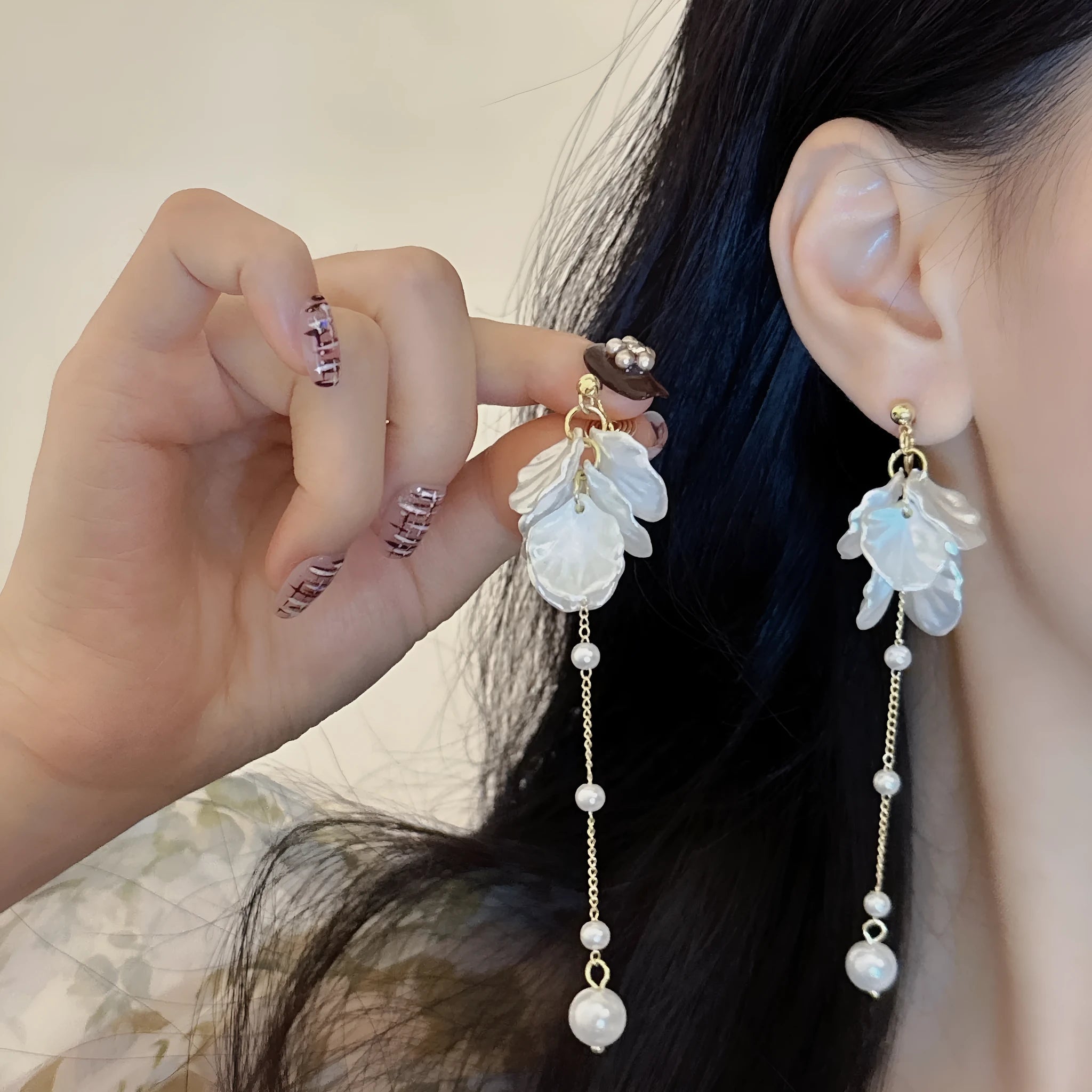 Women's silver shell pearl tassel earrings showing 8.8cm length and clip options