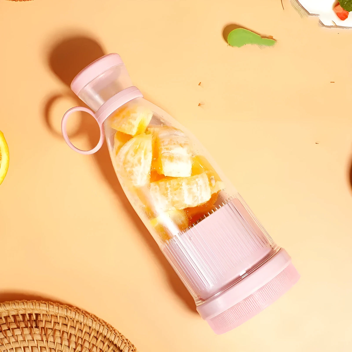 Portable mini juicer 380ml USB rechargeable with 1400mAh battery, food grade PC cup, stainless steel 304 parts, 85x85x240mm