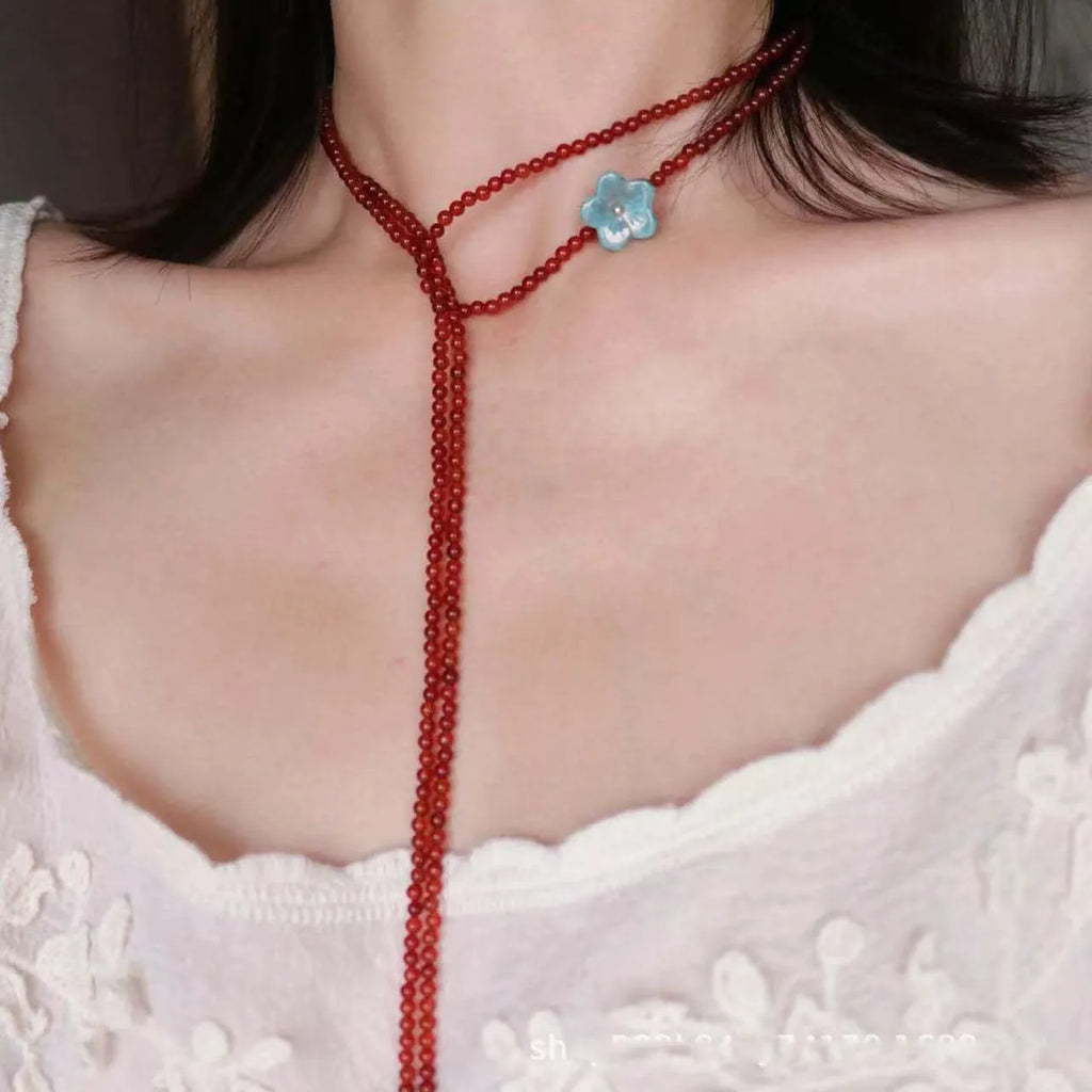 Red agate and acrylic geometric beaded necklace on a woman, adjustable chain 31-40cm